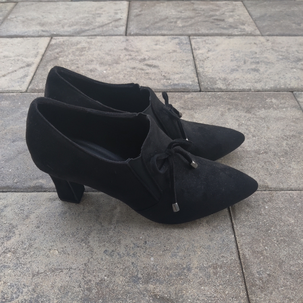Black Suede Heeled Shoes with Bow Detail